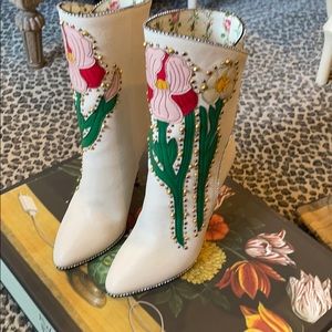 Gucci fosca booties - like new with box/dust bags